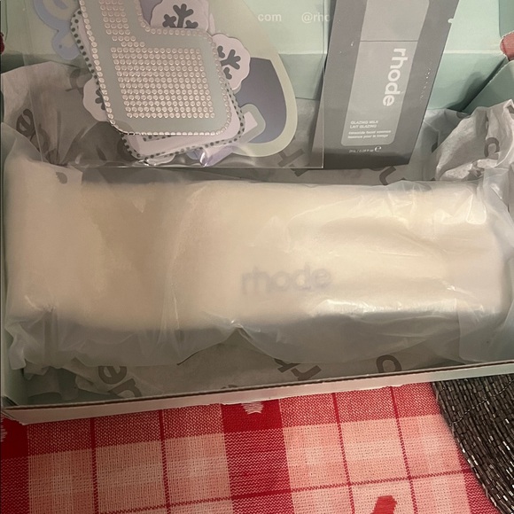 RHODE Headband with Stickers & Sample - Picture 4 of 4